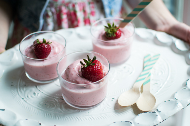 frozen yoghurt strawberry 1-0112